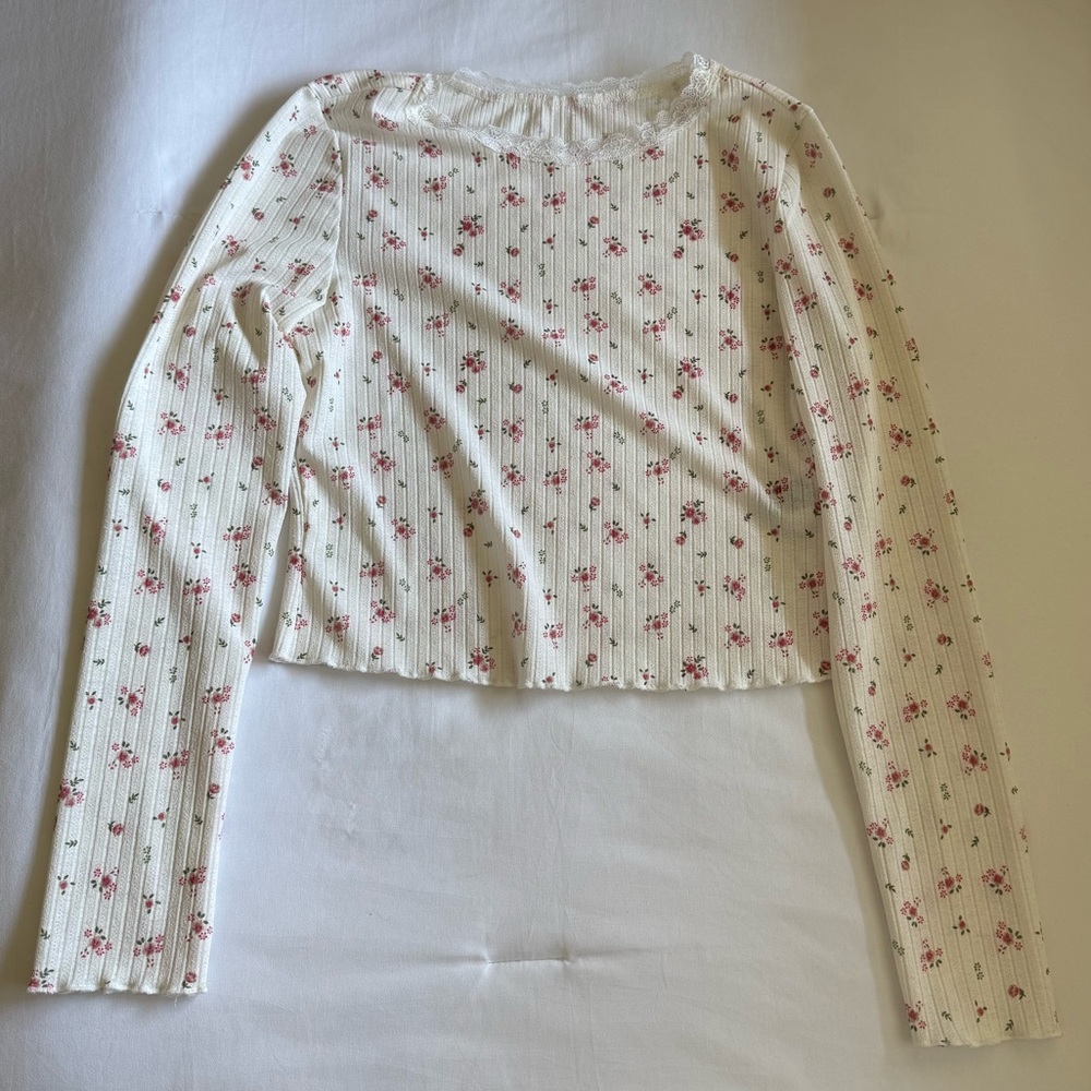 SHEIN Cream Fitted Crop Long Sleeve Flowered Blouse